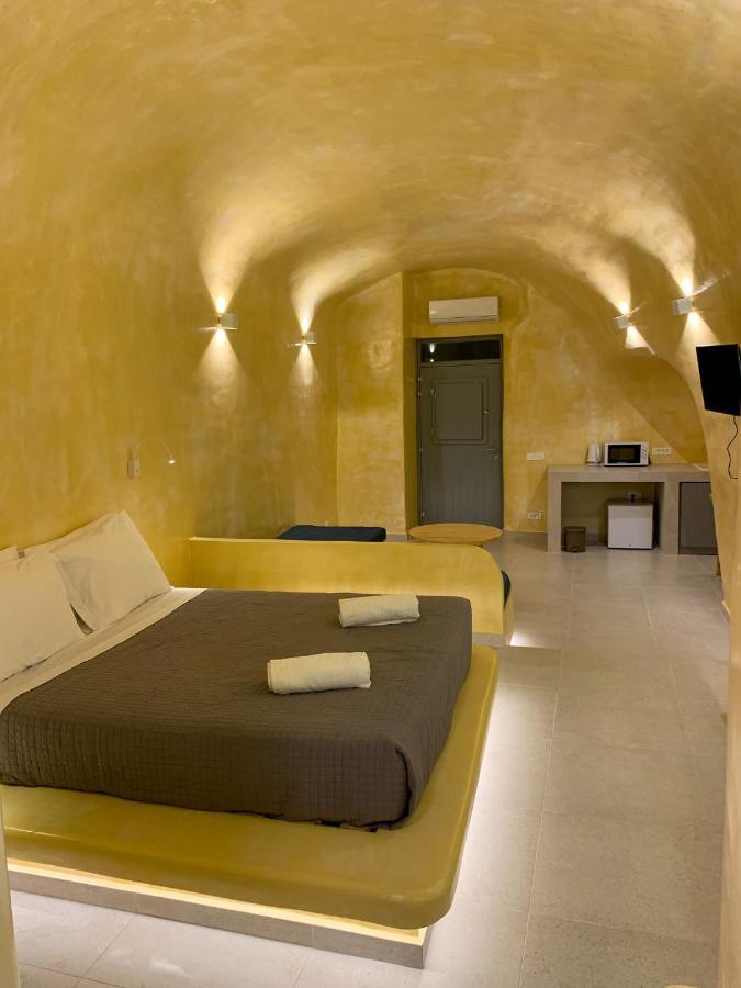 M Residence Santorini Conelia Cave Fira  Eksteriør bilde